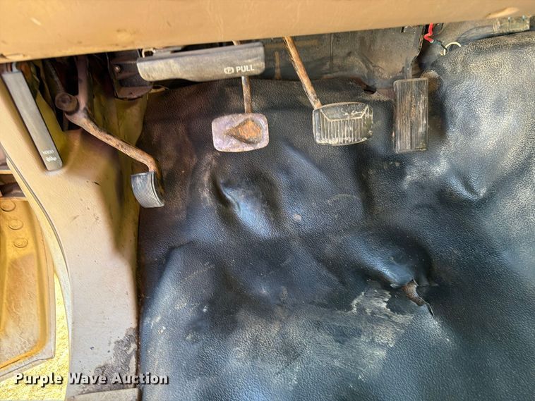 image for item FT6857 2001 Ford F350 Super Duty dump bed pickup truck