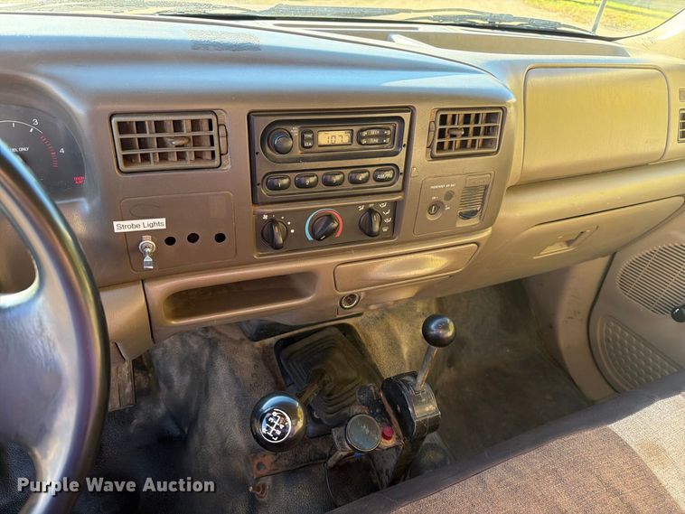 image for item FT6857 2001 Ford F350 Super Duty dump bed pickup truck