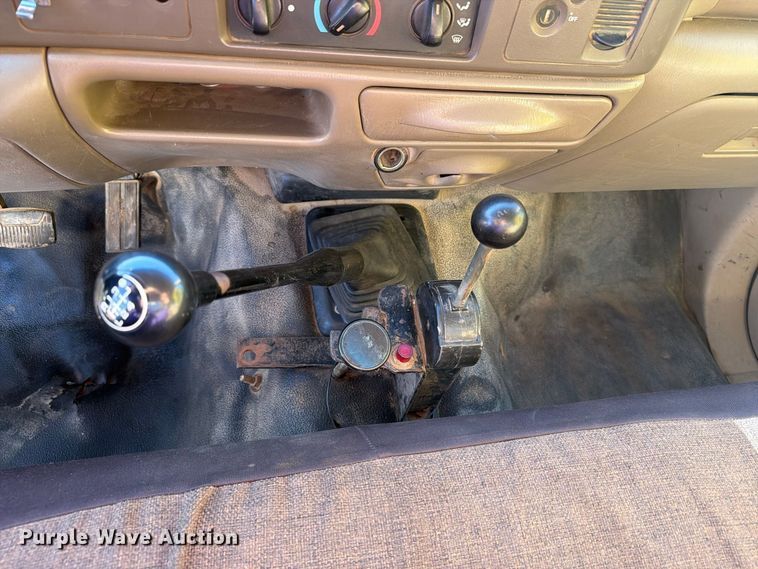 image for item FT6857 2001 Ford F350 Super Duty dump bed pickup truck