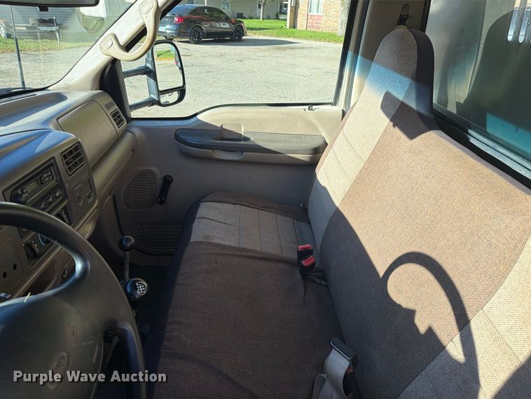 image for item FT6857 2001 Ford F350 Super Duty dump bed pickup truck