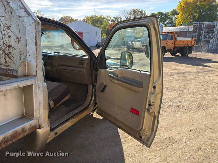 image for item FT6857 2001 Ford F350 Super Duty dump bed pickup truck