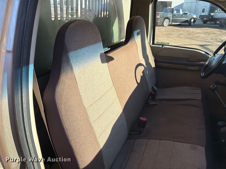 image for item FT6857 2001 Ford F350 Super Duty dump bed pickup truck