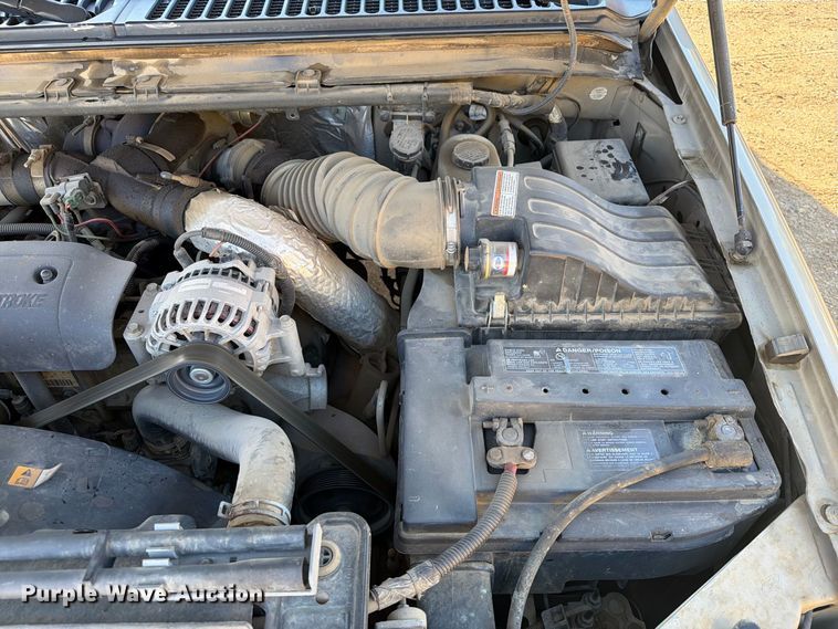 image for item FT6857 2001 Ford F350 Super Duty dump bed pickup truck