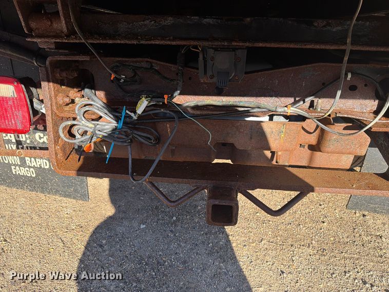 image for item FT6857 2001 Ford F350 Super Duty dump bed pickup truck