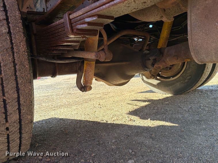 image for item FT6857 2001 Ford F350 Super Duty dump bed pickup truck