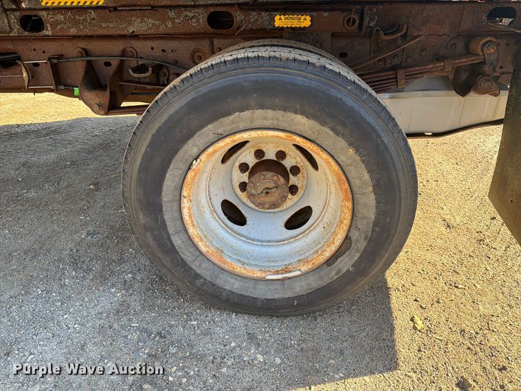 image for item FT6857 2001 Ford F350 Super Duty dump bed pickup truck