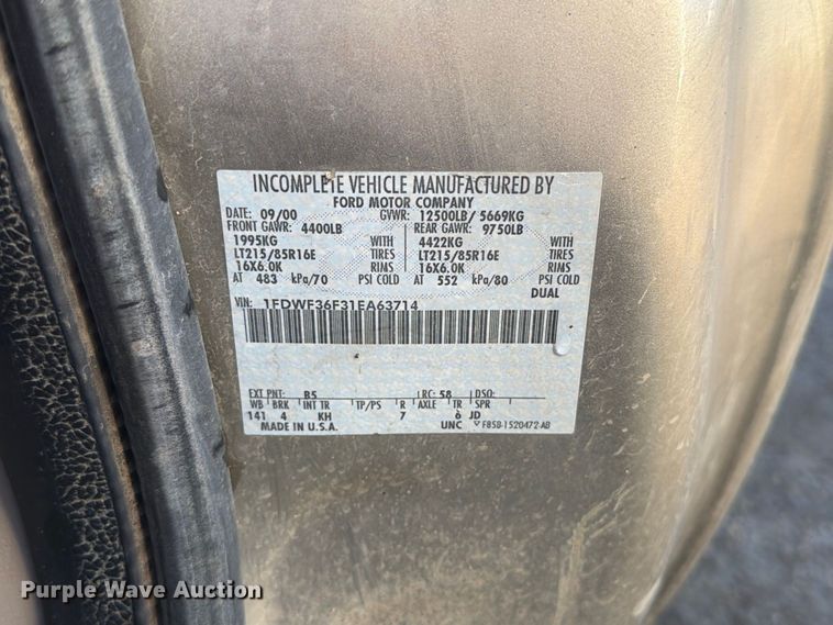 image for item FT6857 2001 Ford F350 Super Duty dump bed pickup truck