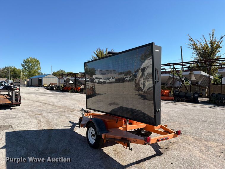 image for item FU1098 2015 VER-MAC message board trailer