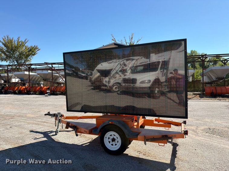 image for item FU1098 2015 VER-MAC message board trailer