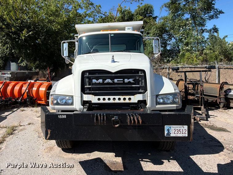 image for item FU1100 2016 Mack GU433 dump truck