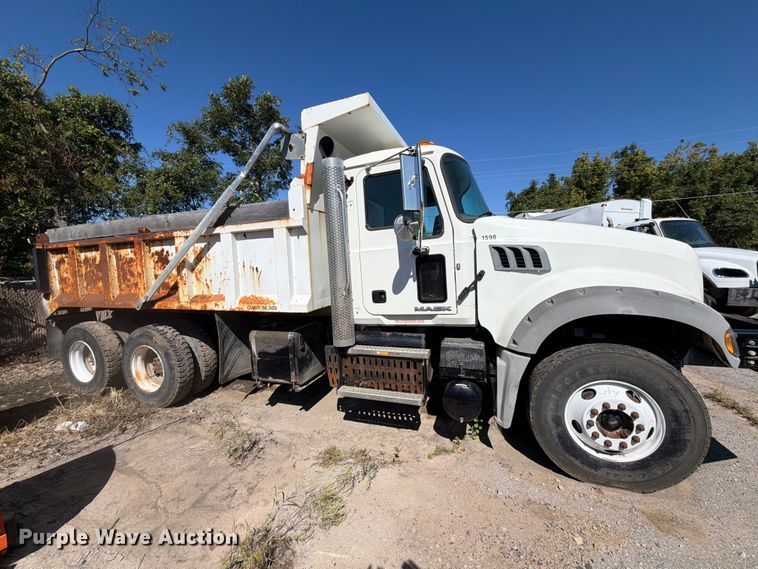 image for item FU1100 2016 Mack GU433 dump truck