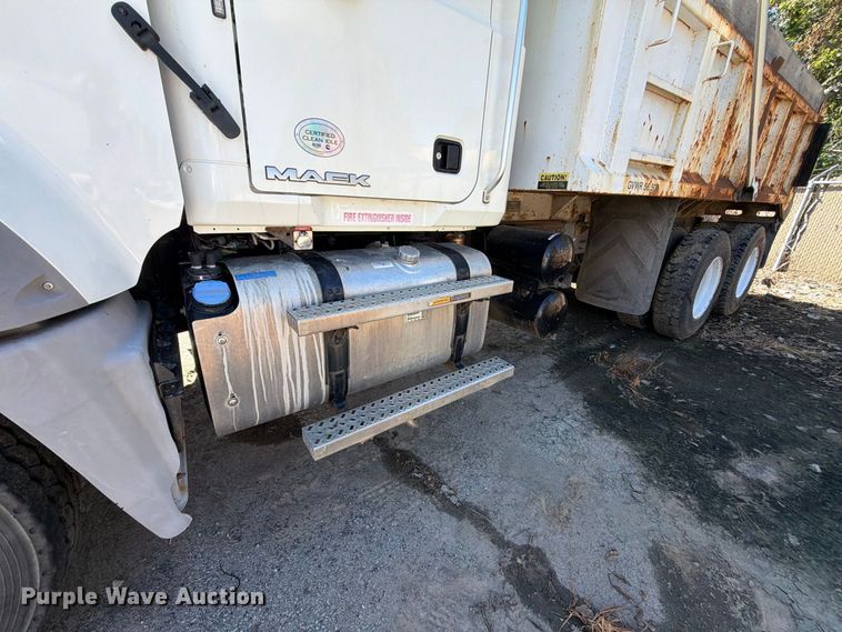 image for item FU1100 2016 Mack GU433 dump truck