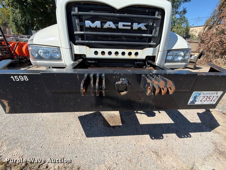 image for item FU1100 2016 Mack GU433 dump truck