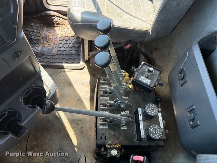 image for item FU1100 2016 Mack GU433 dump truck