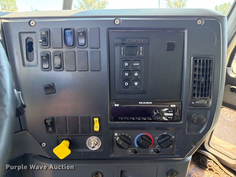 image for item FU1100 2016 Mack GU433 dump truck