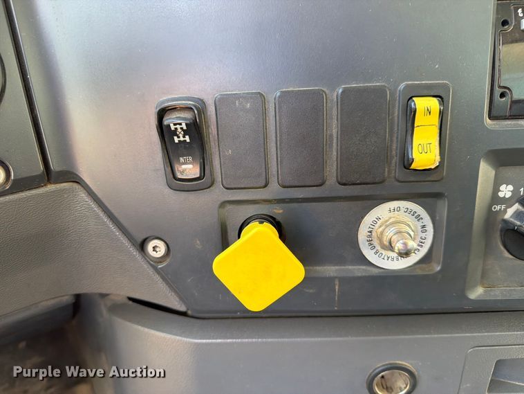 image for item FU1100 2016 Mack GU433 dump truck