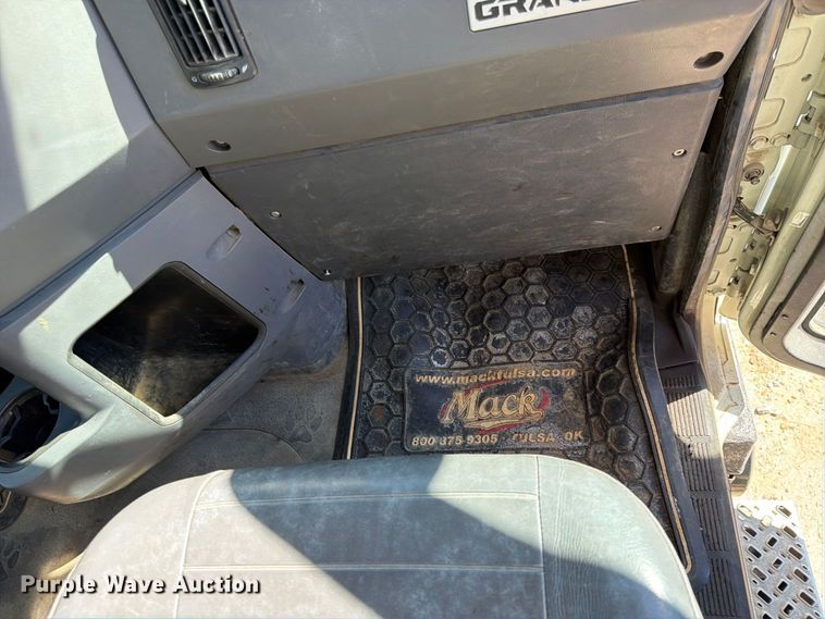 image for item FU1100 2016 Mack GU433 dump truck
