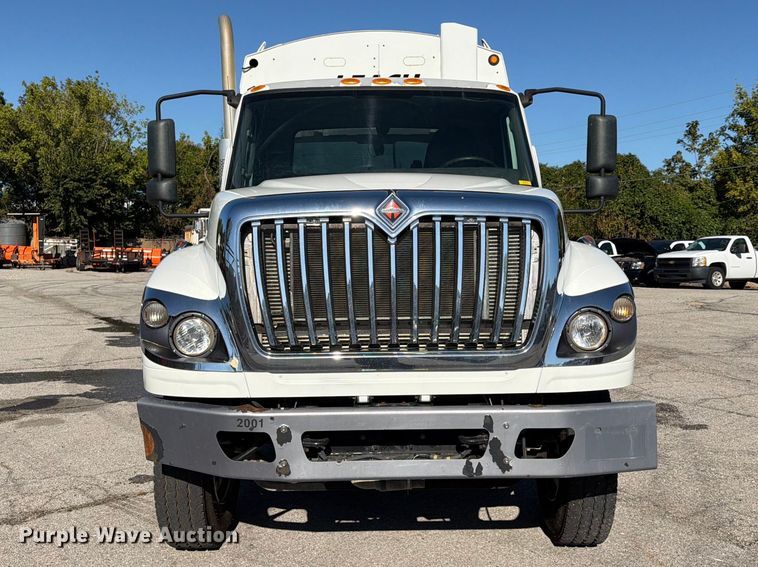 image for item FU1101 2020 International HV607 refuse truck