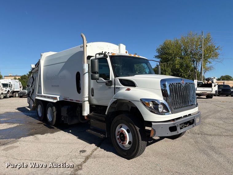 image for item FU1101 2020 International HV607 refuse truck
