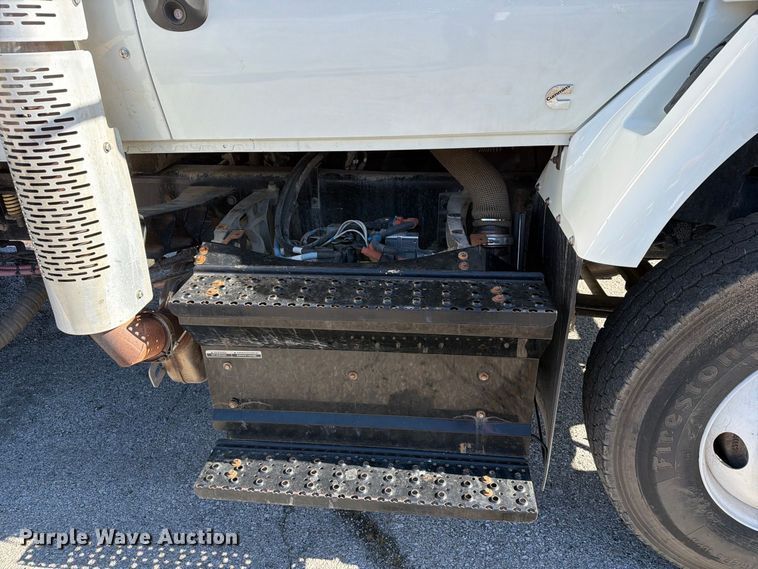 image for item FU1101 2020 International HV607 refuse truck