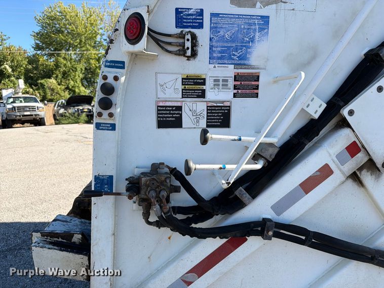 image for item FU1101 2020 International HV607 refuse truck