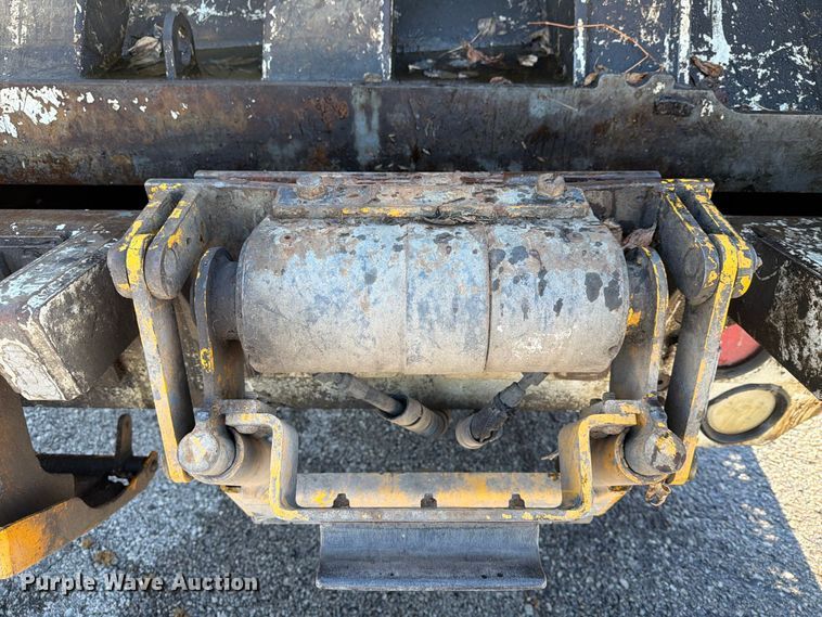 image for item FU1101 2020 International HV607 refuse truck