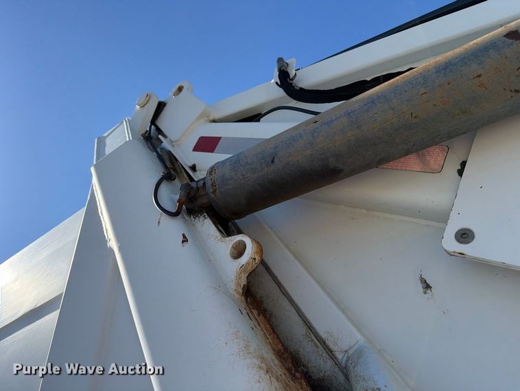 image for item FU1101 2020 International HV607 refuse truck