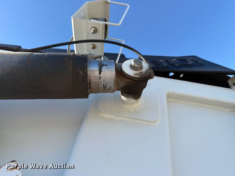 image for item FU1101 2020 International HV607 refuse truck