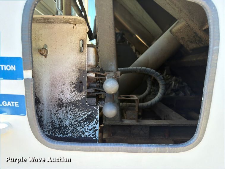 image for item FU1101 2020 International HV607 refuse truck