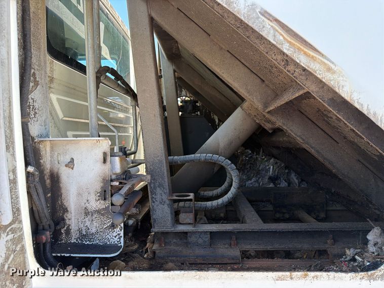 image for item FU1101 2020 International HV607 refuse truck