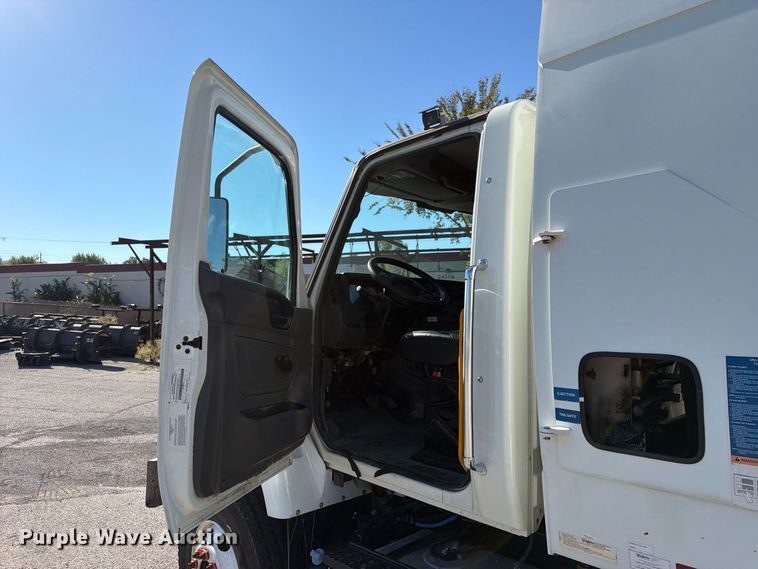 image for item FU1101 2020 International HV607 refuse truck