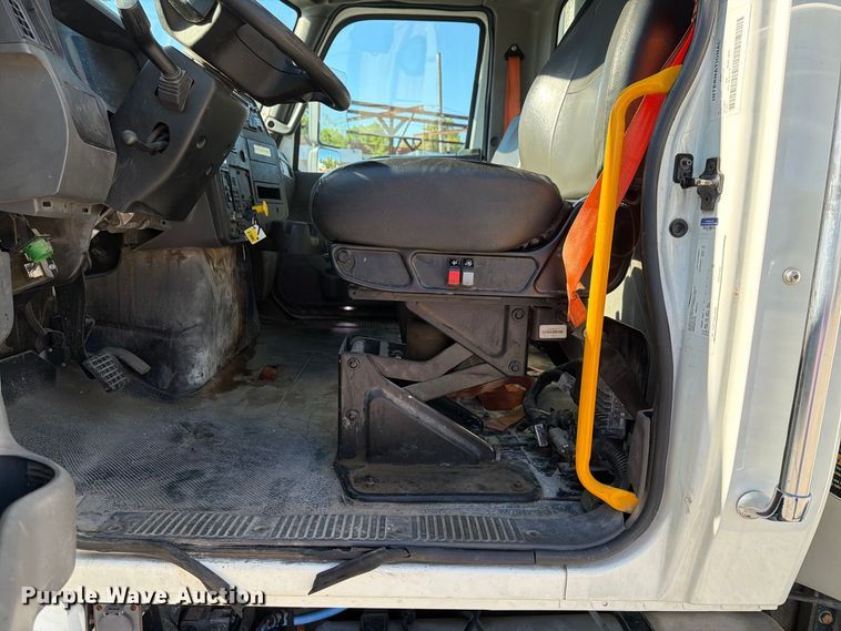 image for item FU1101 2020 International HV607 refuse truck