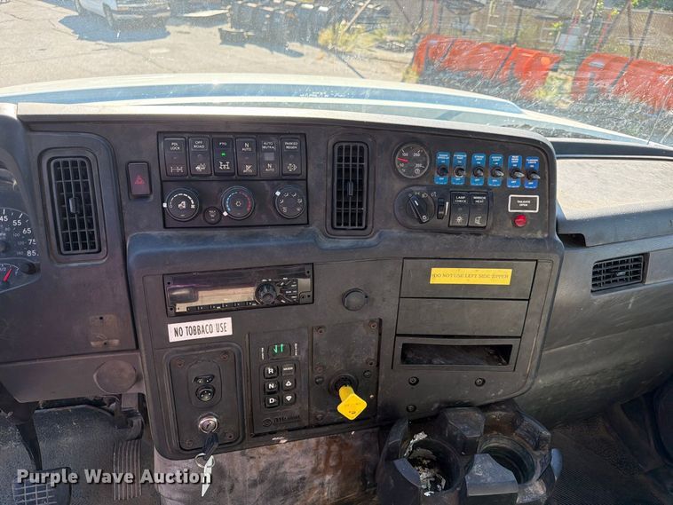 image for item FU1101 2020 International HV607 refuse truck