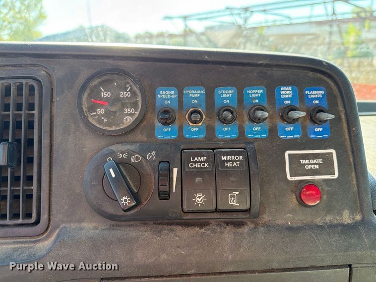 image for item FU1101 2020 International HV607 refuse truck