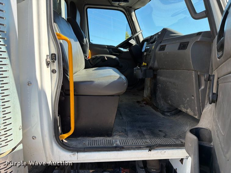 image for item FU1101 2020 International HV607 refuse truck