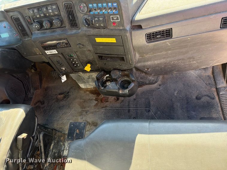 image for item FU1101 2020 International HV607 refuse truck
