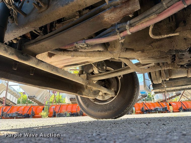 image for item FU1101 2020 International HV607 refuse truck
