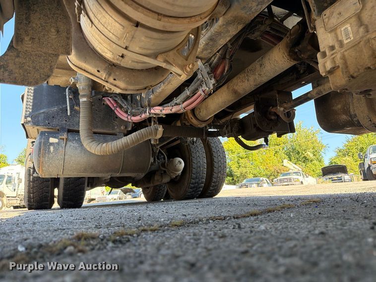 image for item FU1101 2020 International HV607 refuse truck