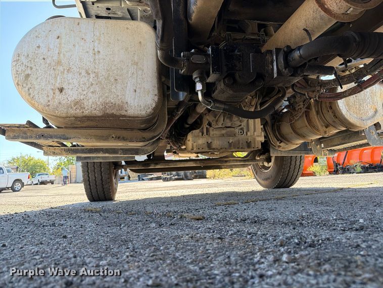 image for item FU1101 2020 International HV607 refuse truck