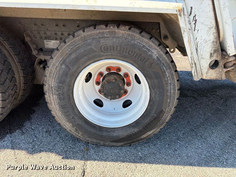 image for item FU1101 2020 International HV607 refuse truck