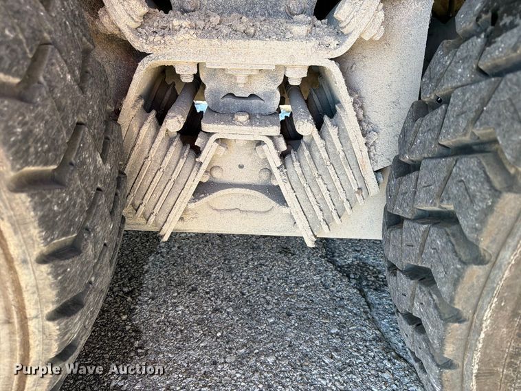 image for item FU1101 2020 International HV607 refuse truck