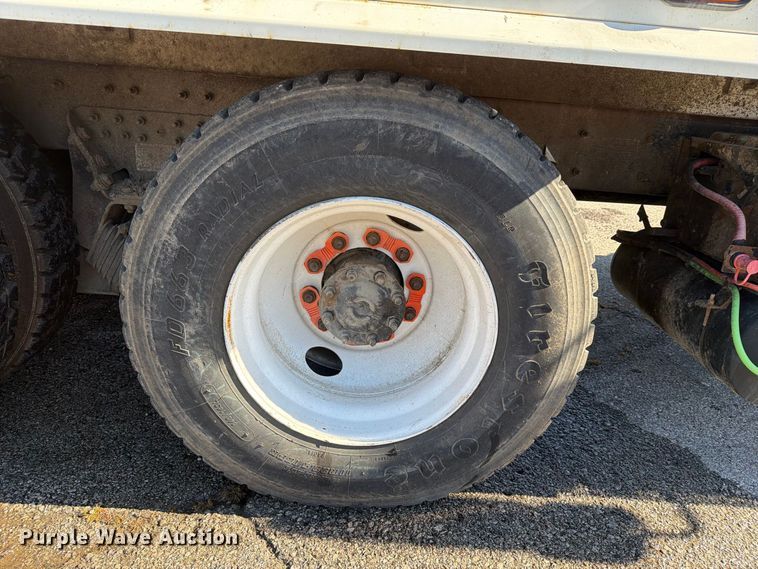 image for item FU1101 2020 International HV607 refuse truck
