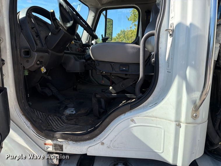 image for item FU1102 2017 Freightliner M2 refuse truck