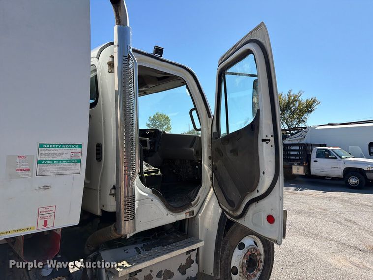 image for item FU1102 2017 Freightliner M2 refuse truck