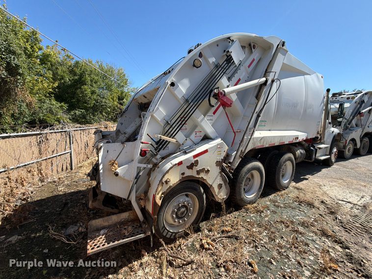 image for item FU1103 2017 Freightliner Business Class M2 refuse truck