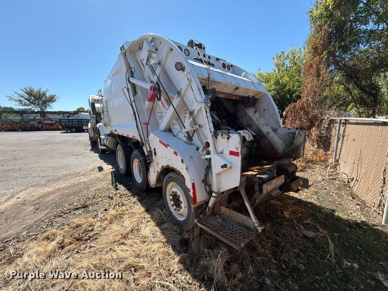 image for item FU1103 2017 Freightliner Business Class M2 refuse truck
