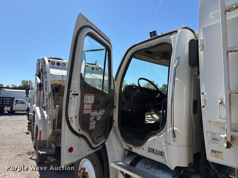 image for item FU1103 2017 Freightliner Business Class M2 refuse truck