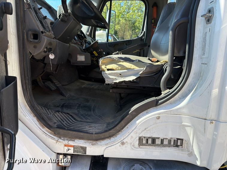 image for item FU1103 2017 Freightliner Business Class M2 refuse truck