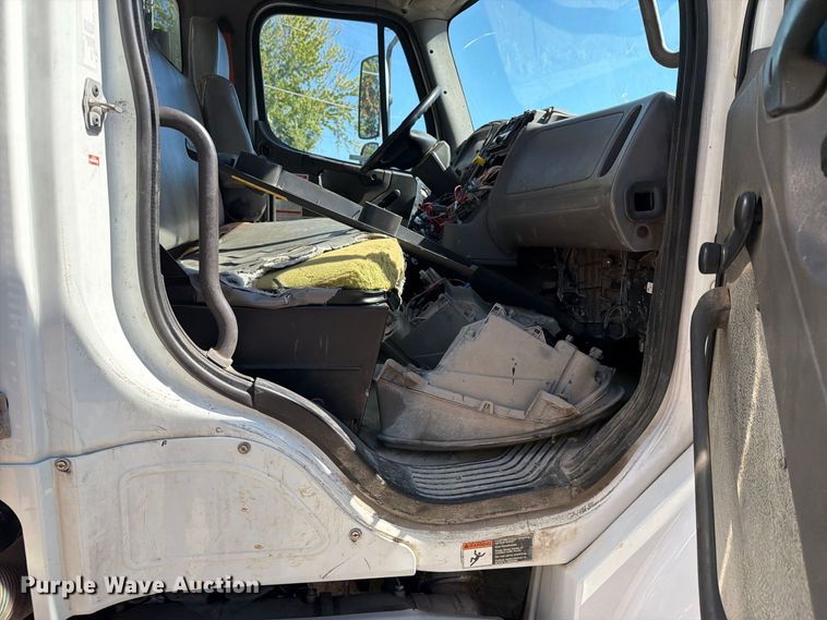 image for item FU1103 2017 Freightliner Business Class M2 refuse truck
