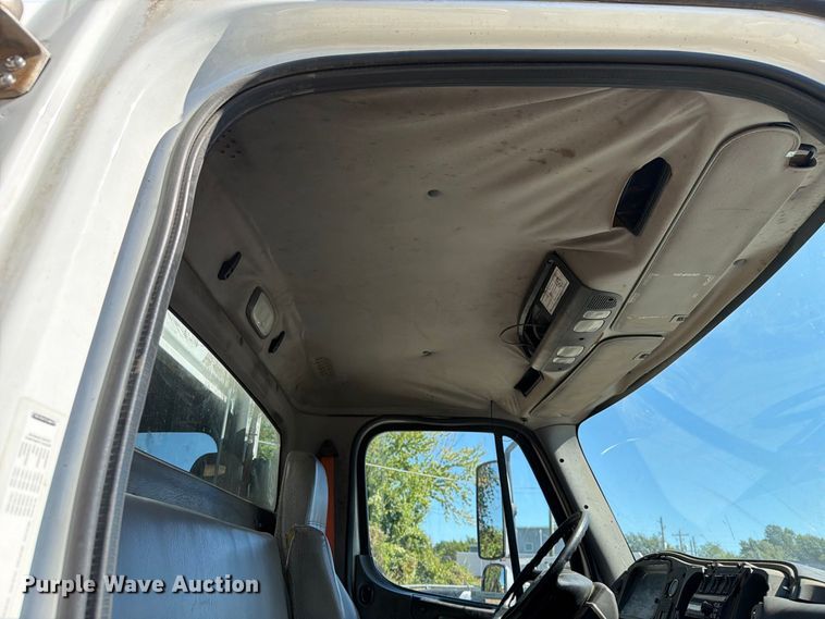 image for item FU1103 2017 Freightliner Business Class M2 refuse truck